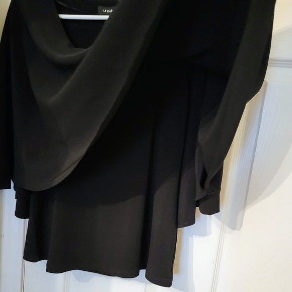Le Chateau Black Poncho Style Top - Picture 4 of 5